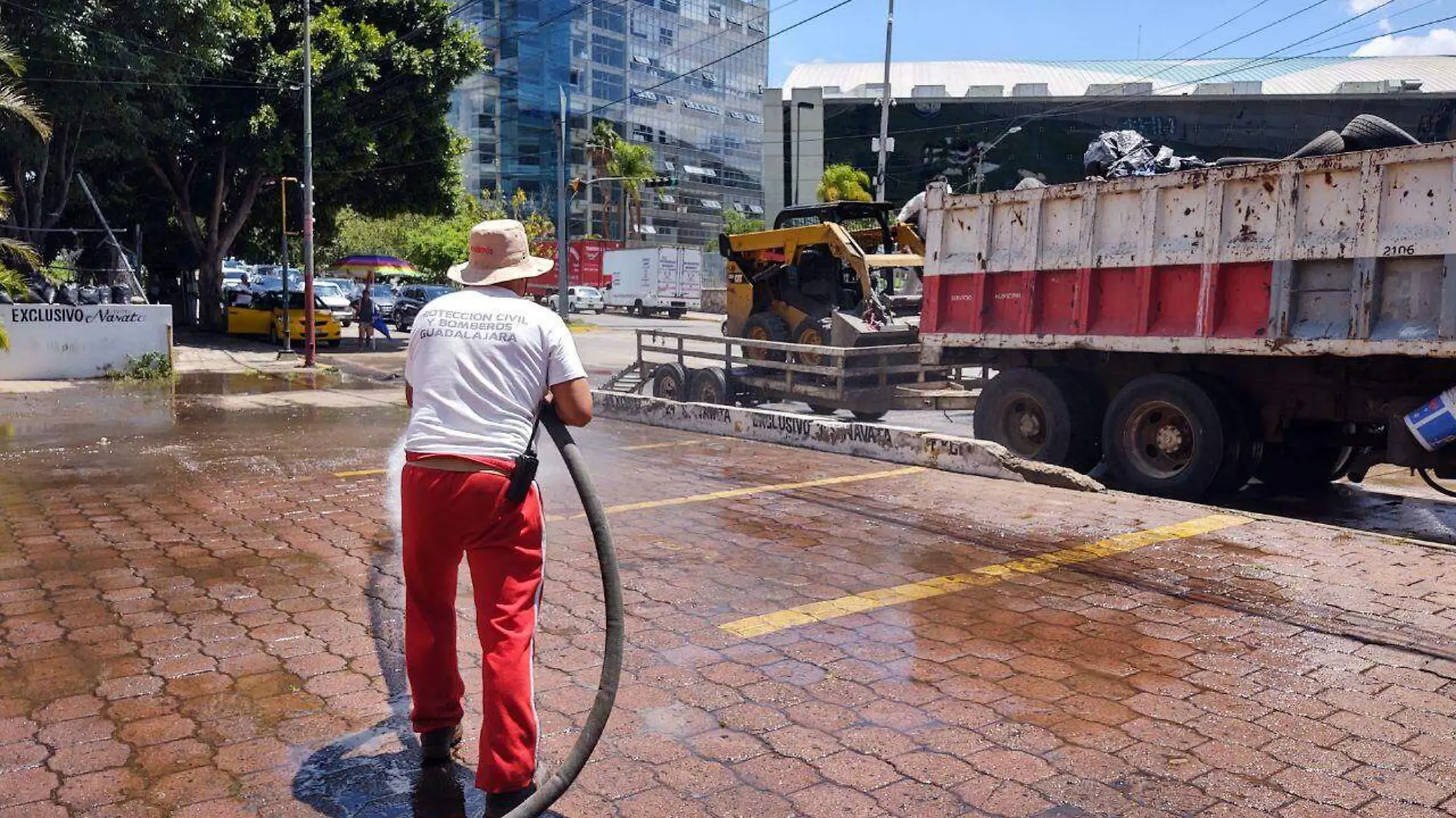 Saneamiento de vialidades Bomberos de Guadalajara